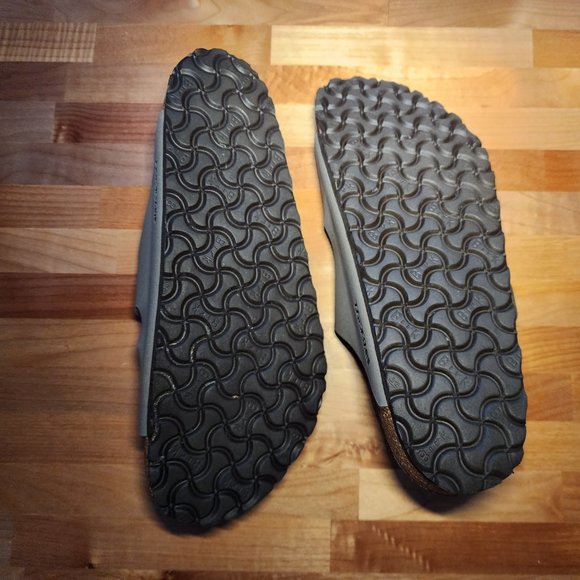 Birkenstock Arizona in Stone - Unisex - 42 Regular/Wide - Picture 2 of 3